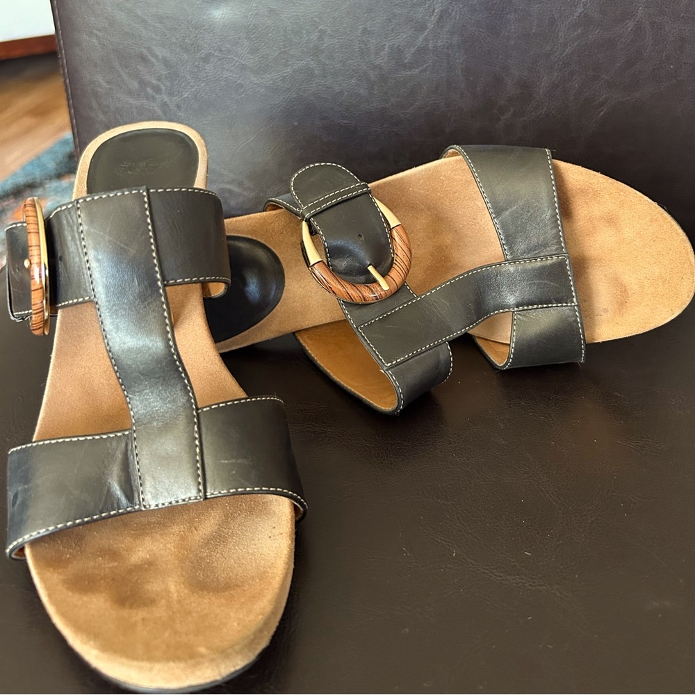 Circa Joan & David. Black leather mule. US 8.5 (actually size 9 but fits small)